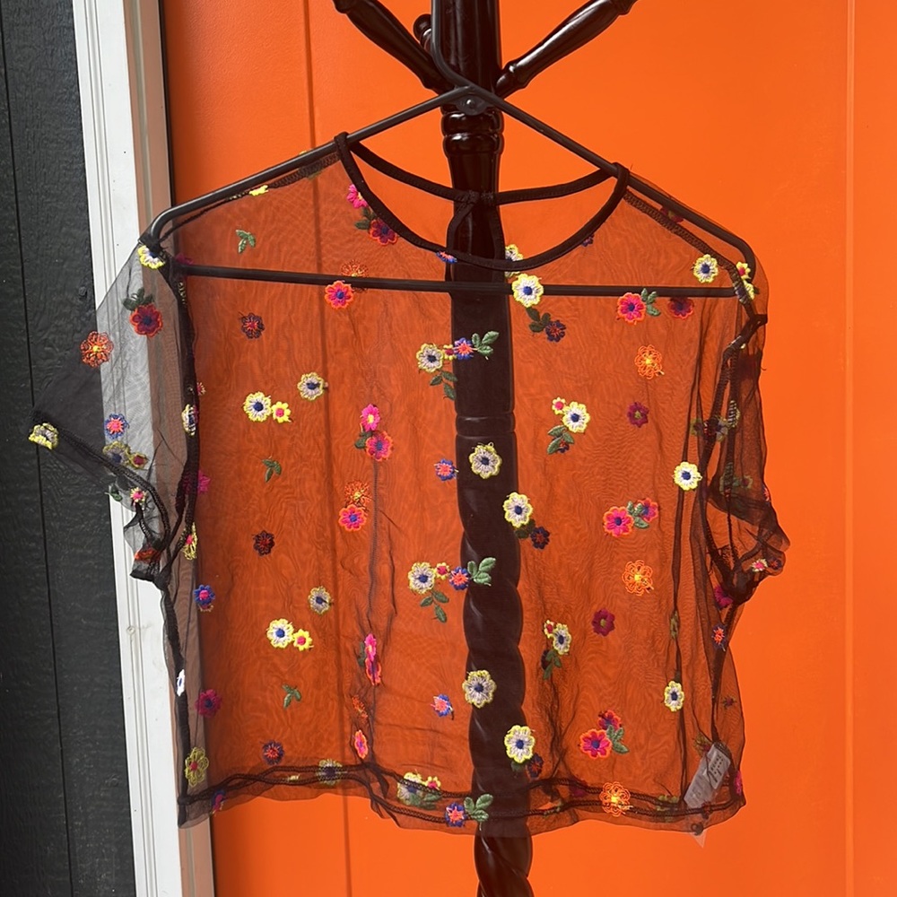 Sheer flowered top - Picture 2 of 2